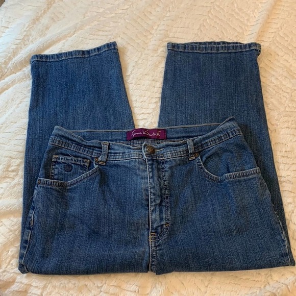 Gloria Vanderbilt Denim Capris in Size 6. EUC. Standard 5-pockets.​ - Picture 1 of 6